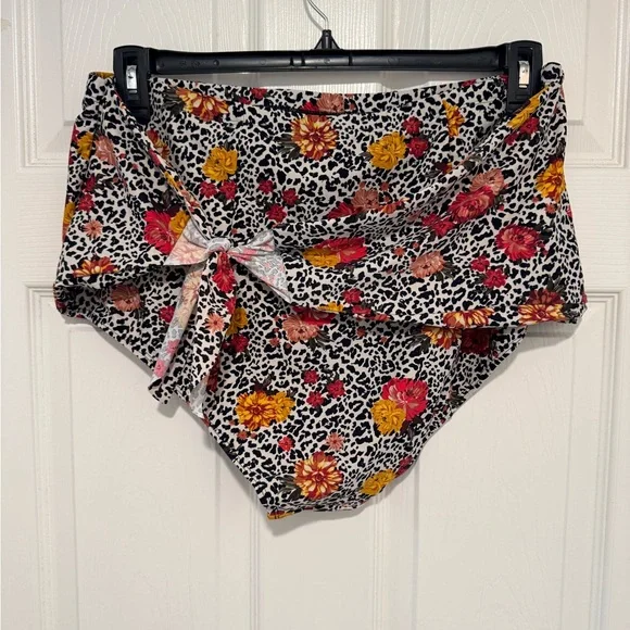 Torrid Floral Bikini (2-piece set) -- size 2X - Picture 6 of 7